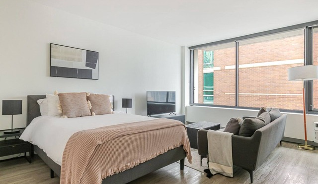 Blueground | Gold Coast, view, nr Lake Michigan