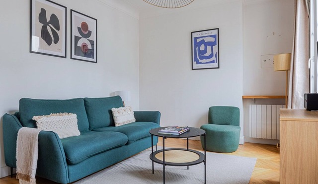 Blueground | Gros-Caillou, view, nr Eiffel Tower