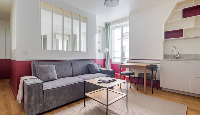 Blueground | Gros-Caillou, view, nr Eiffel Tower