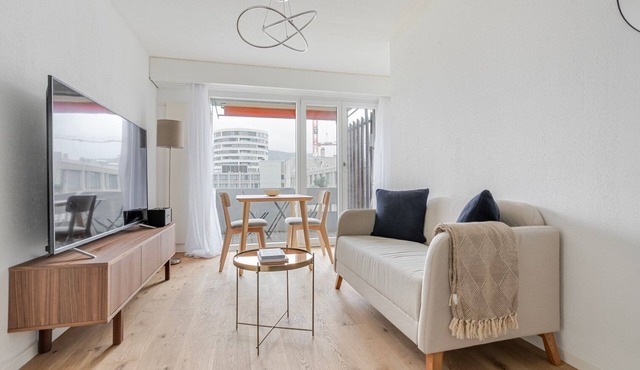 Blueground | Hard, balcony, nr Lindenhof