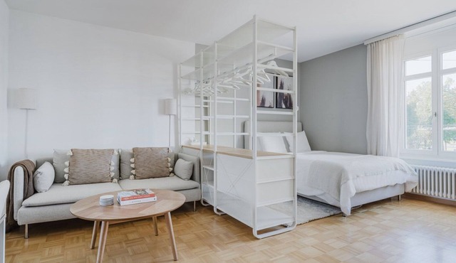 Blueground | Hard, fully furnished & ready