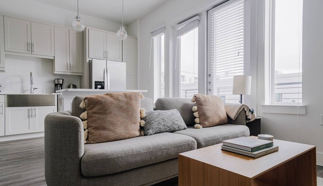 Blueground | Highland 1bd apartment