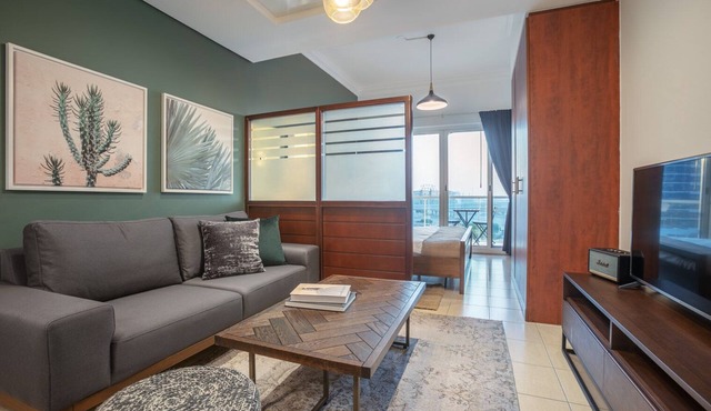 Blueground | JLT, pool, nr Dubai Marina