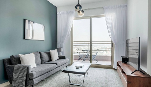 Blueground | JLT, pool, nr Dubai Marina
