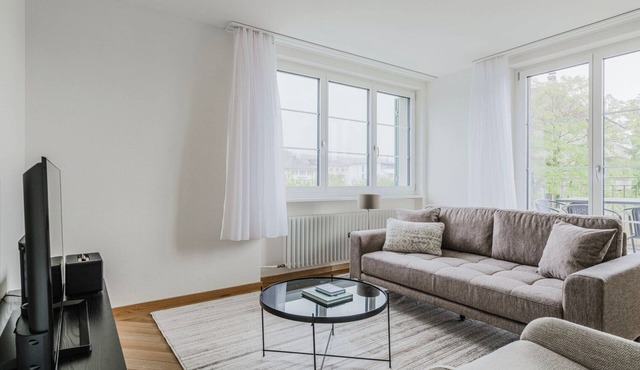 Blueground | Küsnacht, w/d, furniture & decor