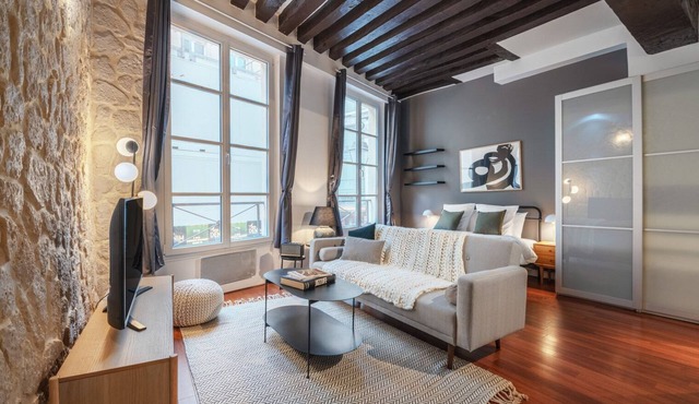 Blueground | Le Marais, near Seine River