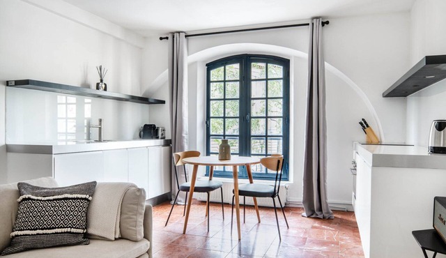 Blueground | Le Marais, nr City Hall & the Seine