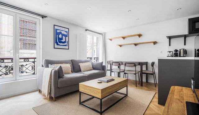 Blueground | Le Marais, view, nr Place des Vosges