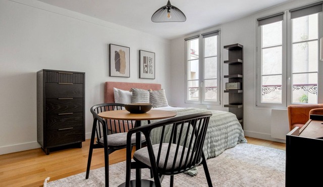 Blueground | Les Halles, renovated & furnished