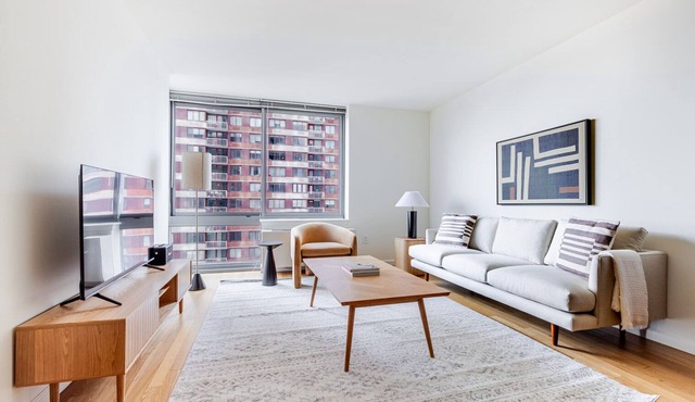 Blueground | LIC, pool & gym, nr parks