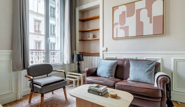 Blueground | Louvre, near museums & gardens