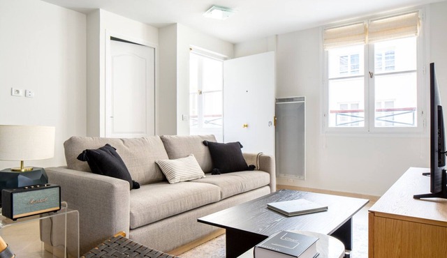 Blueground | Madeleine, concierge, furnished