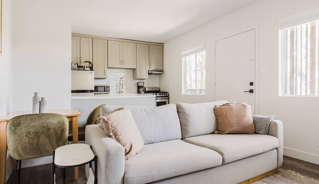 Blueground | Mar Vista, nr Venice Beach & w/d