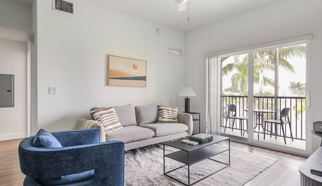 Blueground | Miramar, pool, nr C.B. Smith Park