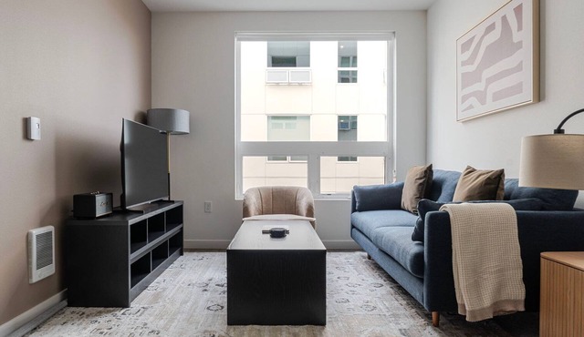 Blueground | New Tacoma, balcony, nr Wright Park