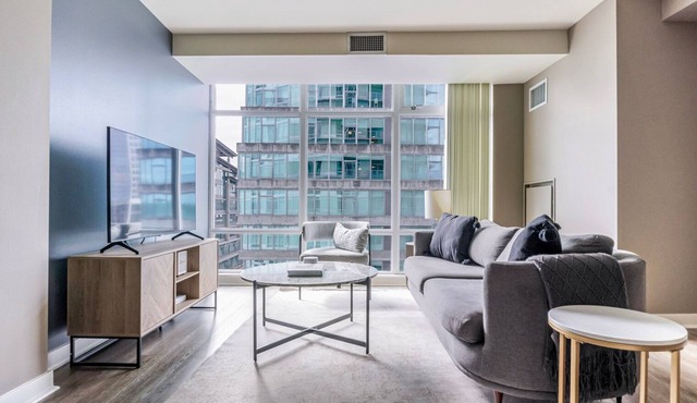 Blueground | Northwest Bellevue, pool, nr Bellevue Park