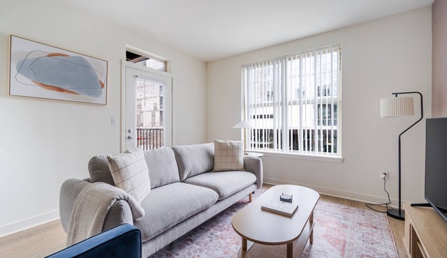 Blueground | Northwest Bellevue, balcony, nr Bellevue Park