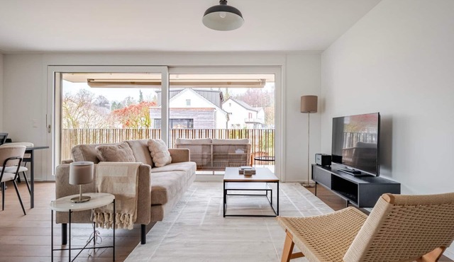 Blueground | Oerlikon, balcony, nr Zurich Park