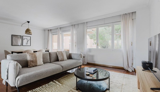 Blueground | Pedralbes, pool & garden, AC