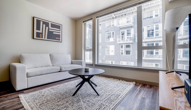 Blueground | Pike/Pine, balcony & elev, nr park