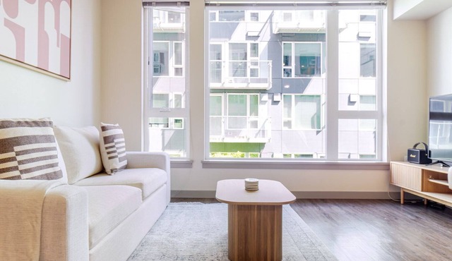 Blueground | Pike/Pine, balcony & elev, nr park