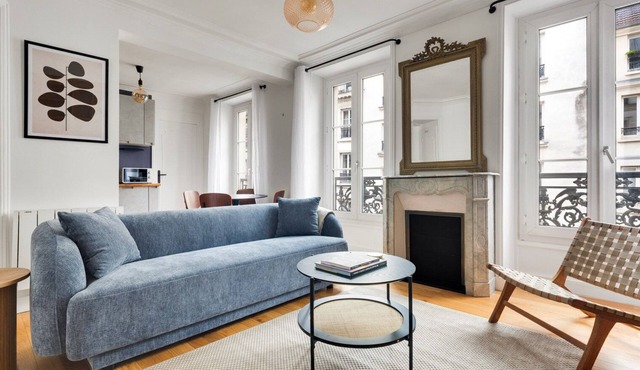 Blueground | Porte-Saint-Denis, view, nr Canal