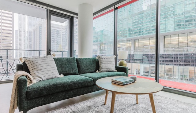 Blueground | River North, balcony & pool, nr Pier