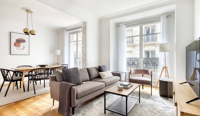 Blueground | Rochechouart, nr Rue de Martyrs