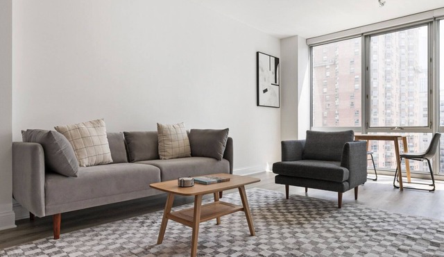 Blueground | Rush & Division, balcony, nr Lake Shore Park