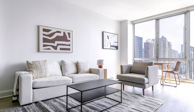 Blueground | Rush & Division, balcony, nr Lincoln Park