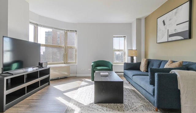 Blueground | Rush & Division, view, nr Lincoln Park