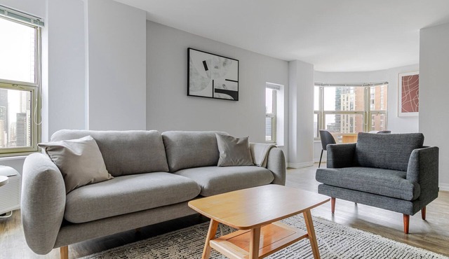 Blueground | Rush & Division, washer, nr Oak Street Beach