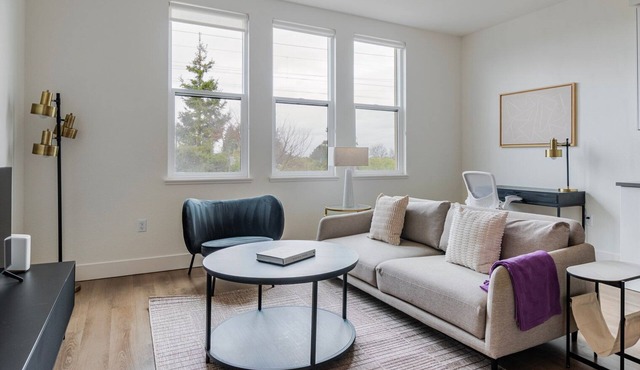 Blueground | San Carlos, pool, nr San Carlos Park