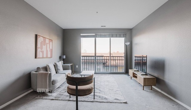 Blueground | Santana Row, pool & w/d, nr mall