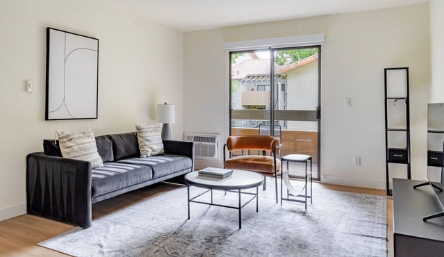 Blueground | Shoreline West, pool, nr Shoreline Park