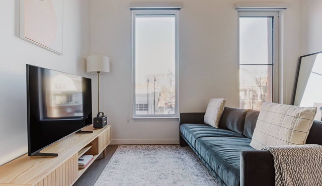 Blueground | Somerville, gym & w/d, nr Row