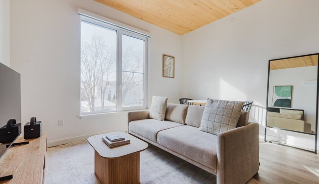 Blueground | Somerville, gym & AC, nr Assembly