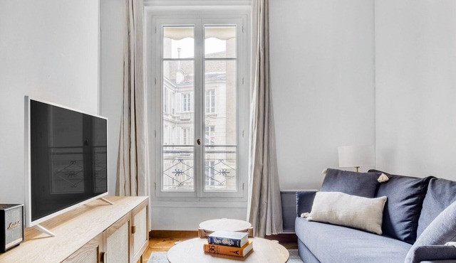 Blueground | St Placide, balcony, nr Bon Marché