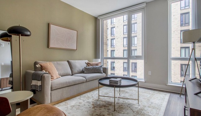 Blueground | Sursum Corda, pool, nr National Mall