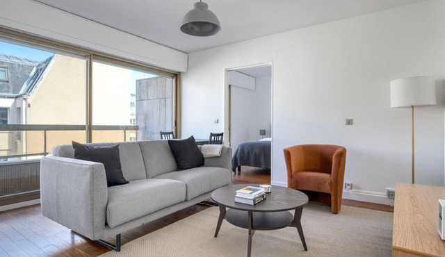 Blueground | Ternes, family-friendly, shops nearby