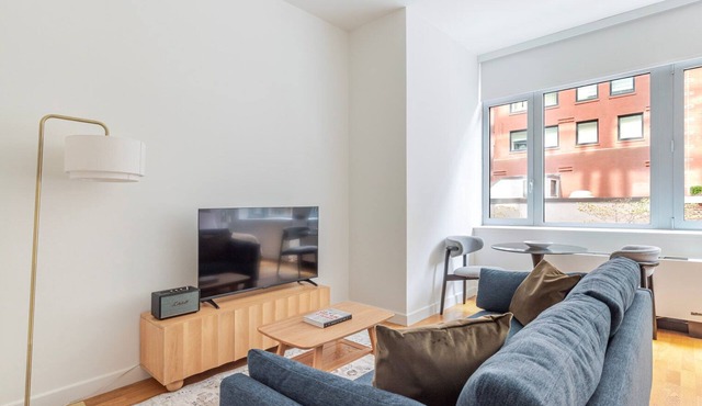 Blueground | Tribeca, pool, nr City Hall Park