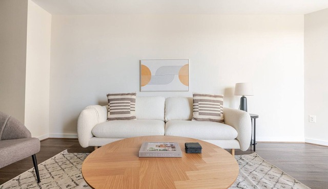 Blueground | Virginia Sq, pool & w/d, nr parks