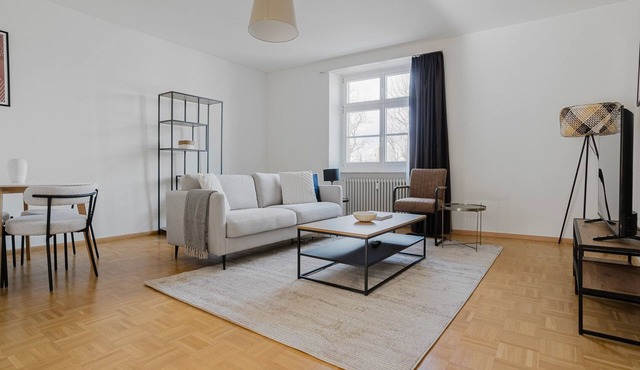 Blueground | Vorstädte, river view & furnished