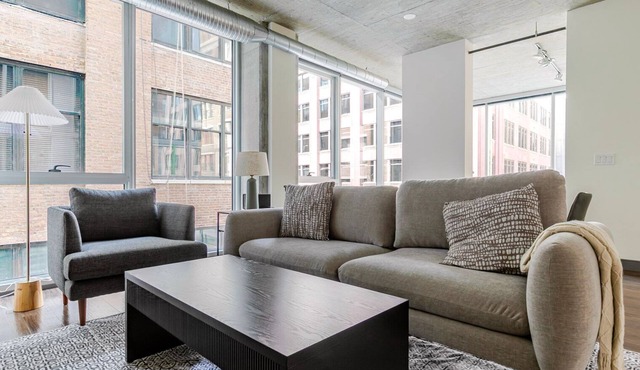 Blueground | West Loop Gate, pool, nr Union Station