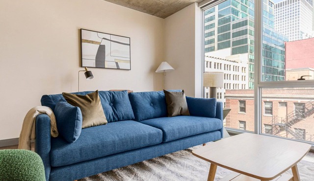 Blueground | West Loop Gate, pool, nr Union Station