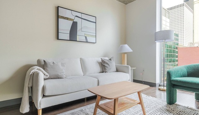 Blueground | West Loop Gate, pool, nr Union Station