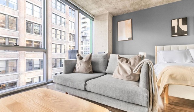 Blueground | West Loop Gate, pool, nr Union Station