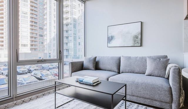 Blueground | West Loop, pool & gym, nr Willis