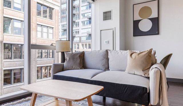 Blueground | West Loop, pool, nr Union Park