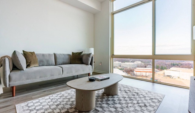 Blueground | West McLean, pool, nr Wolf Trap